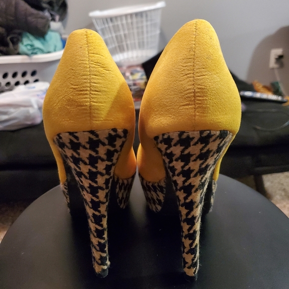 Heels - Picture 2 of 3